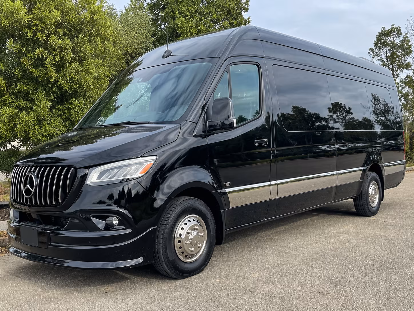 New Orleans Airport Shuttle & Transportation party bus exterior